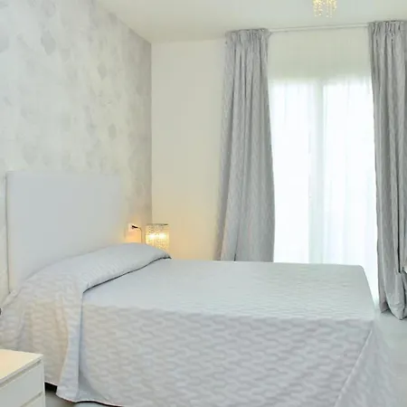 Enjoy In Our Serene Flat Appartamento
